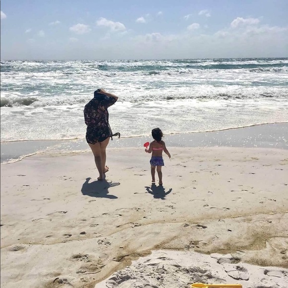 Meet your Posher, Liz - Picture 2 of 2